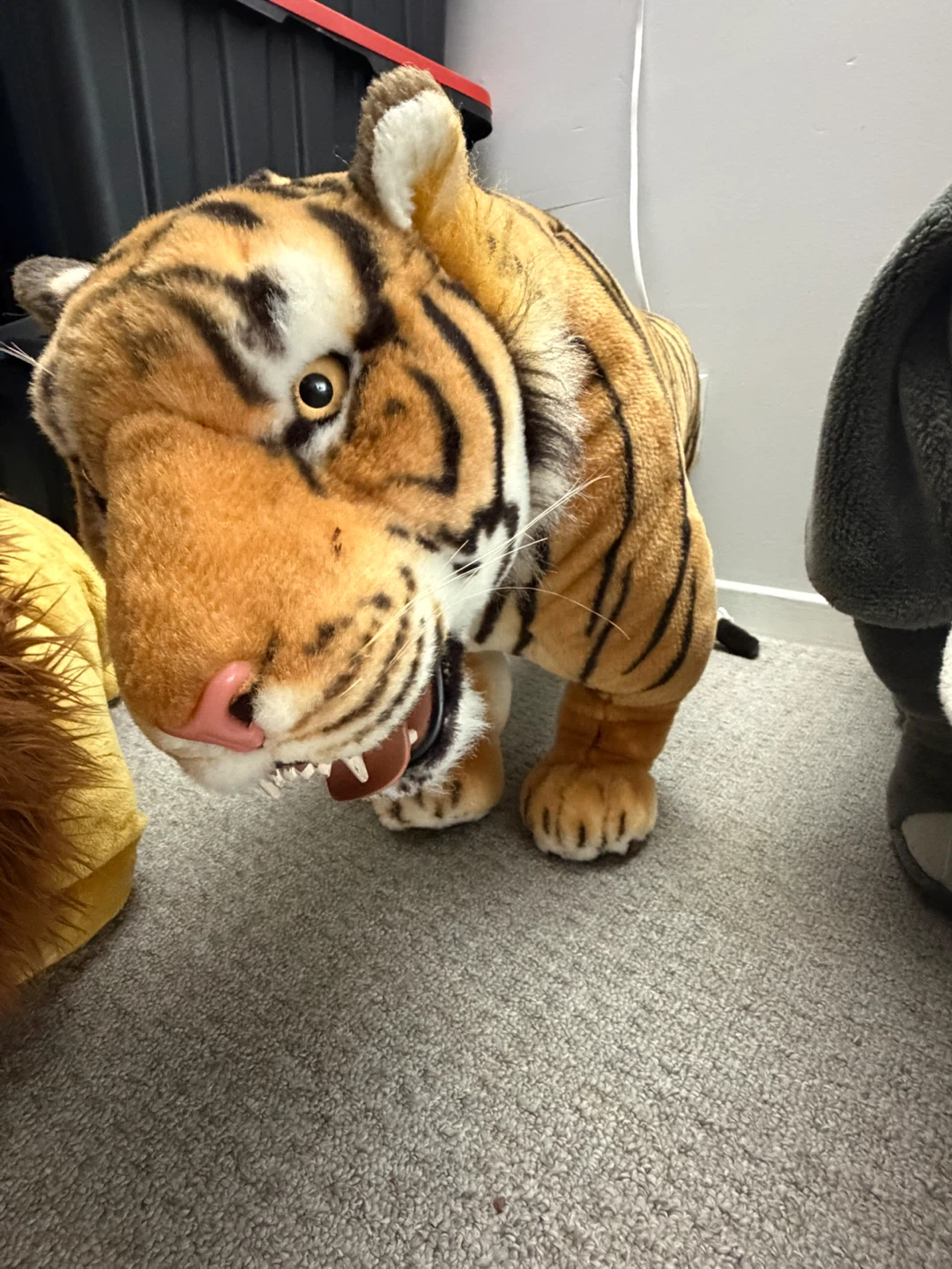 Large Stuffed Tiger - photo 3