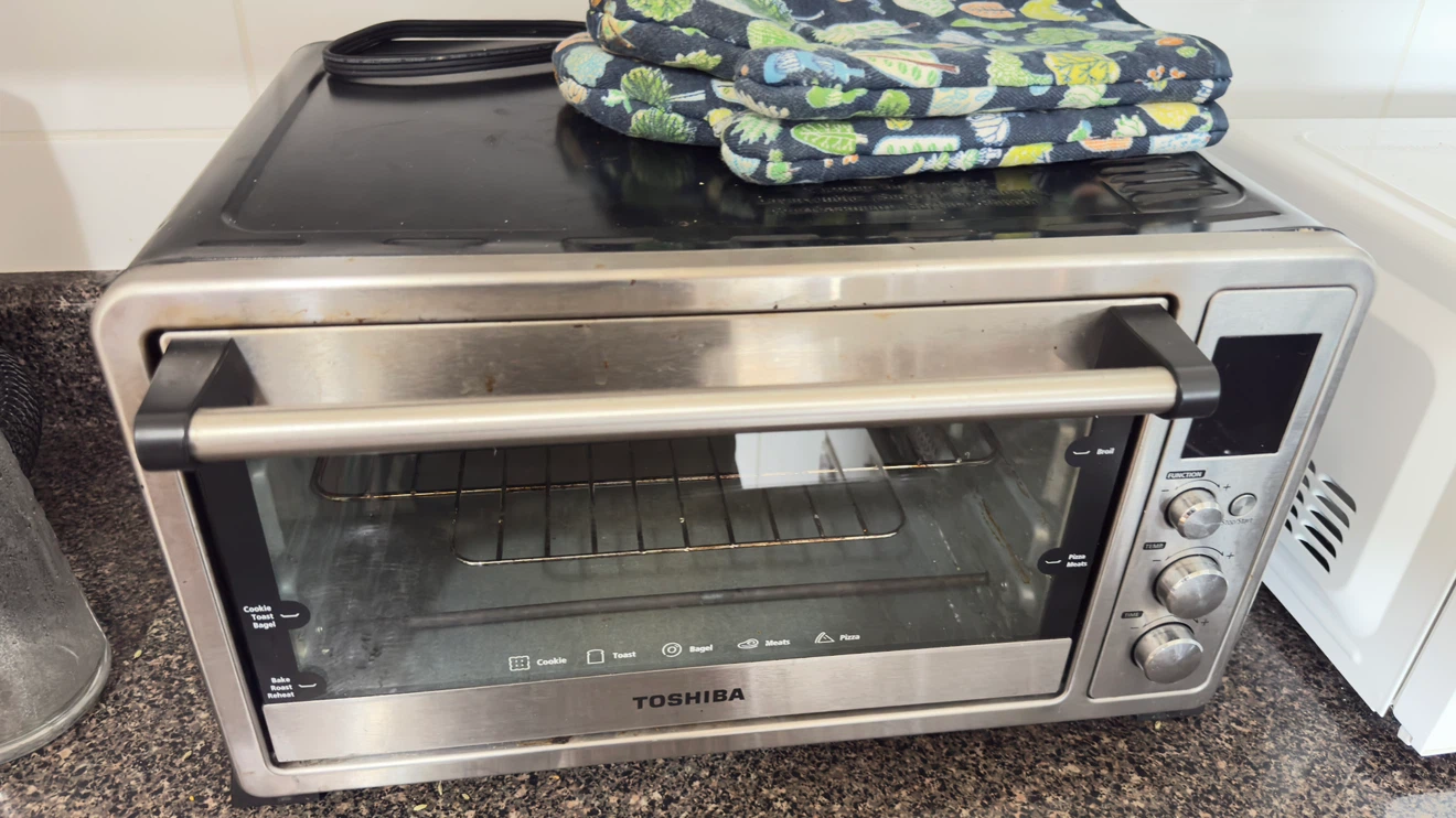 Move Out Sale - TOSHIBA 6-Slice Toaster Oven