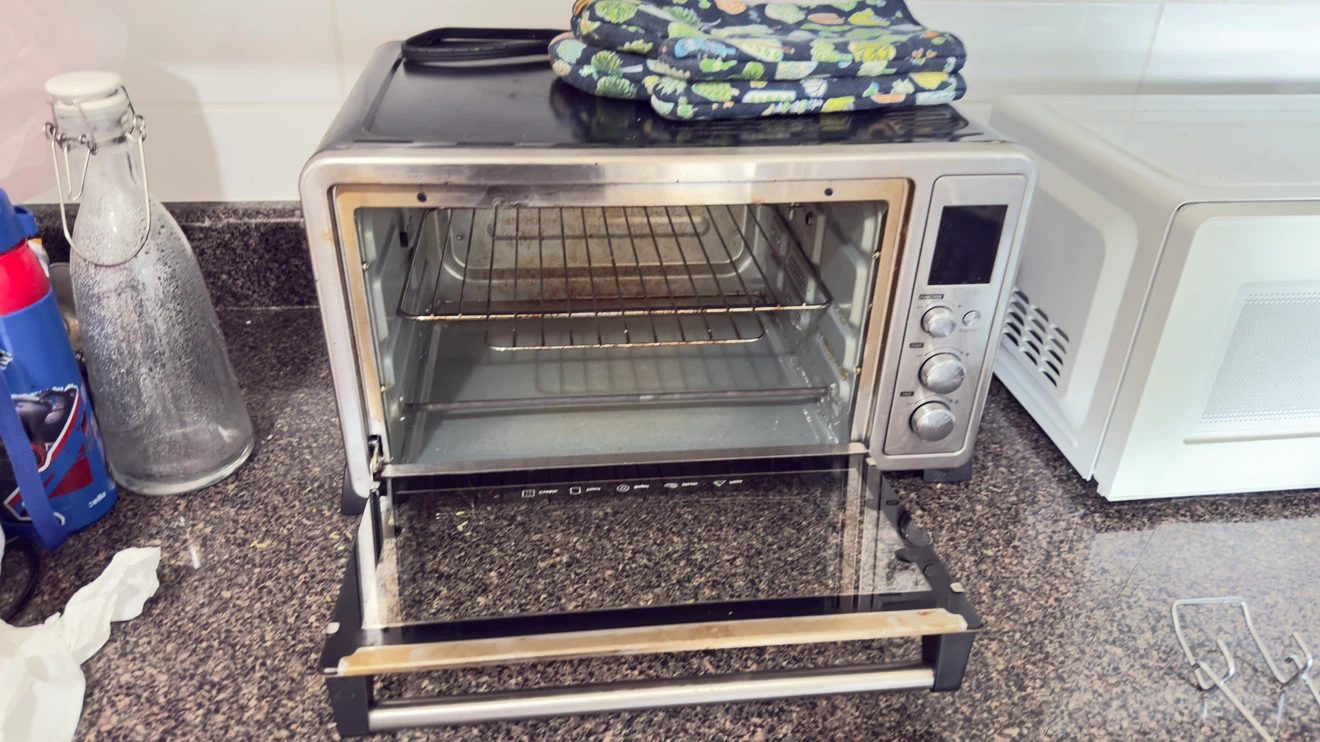 Move Out Sale - TOSHIBA 6-Slice Toaster Oven - photo 3