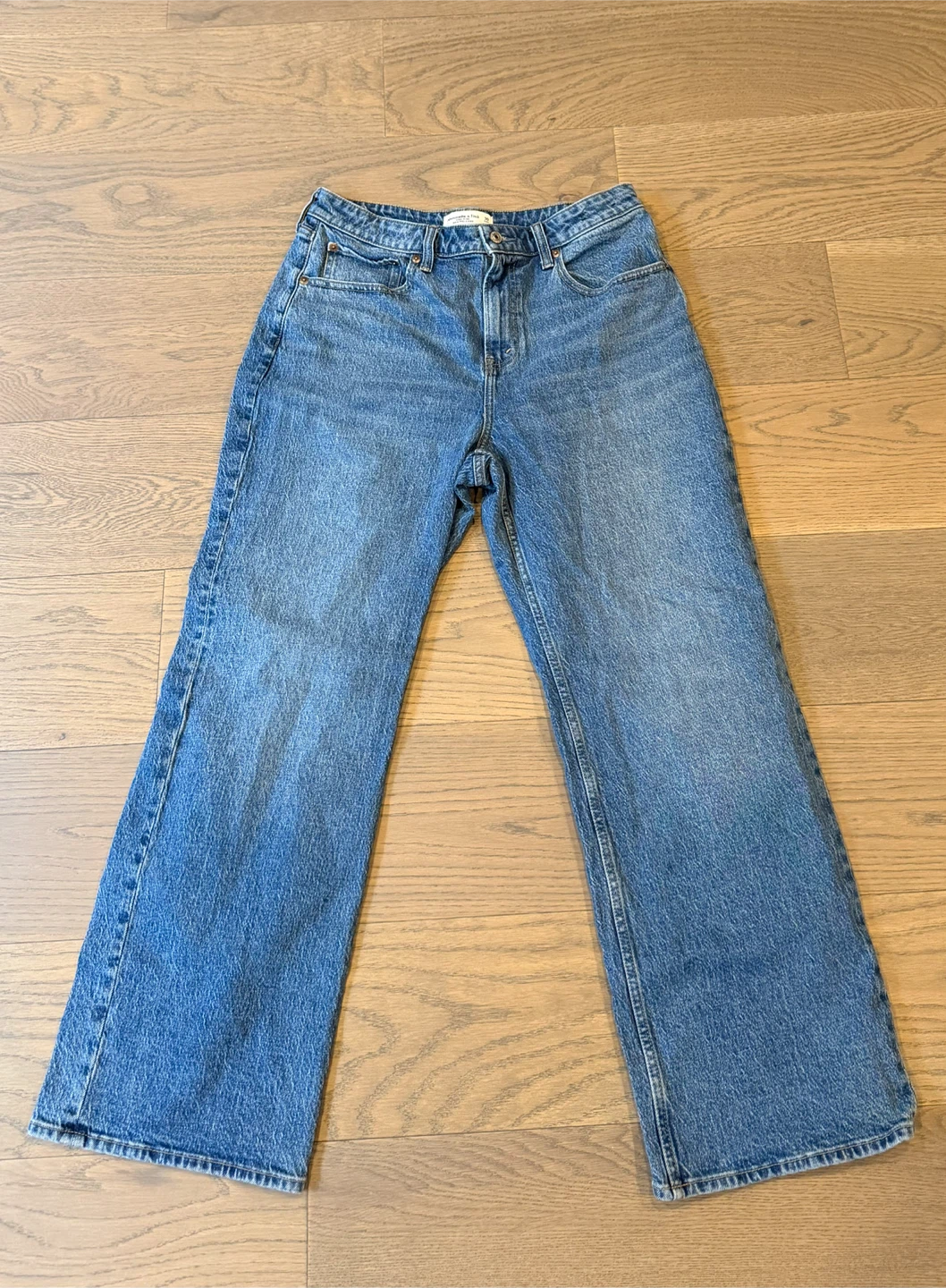 Abercrombie & Fitch High Rise 90's Relaxed Jeans