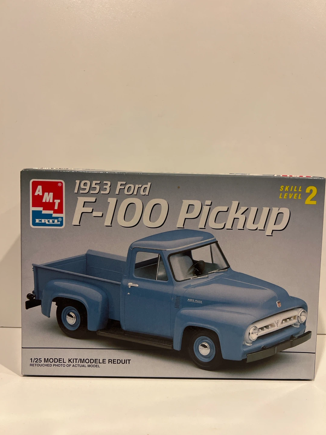 AMT 1953 Ford F-100 Pickup 1/25 Model Kit