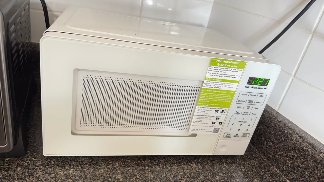 Move-Out Sale – Hamilton Beach Microwave