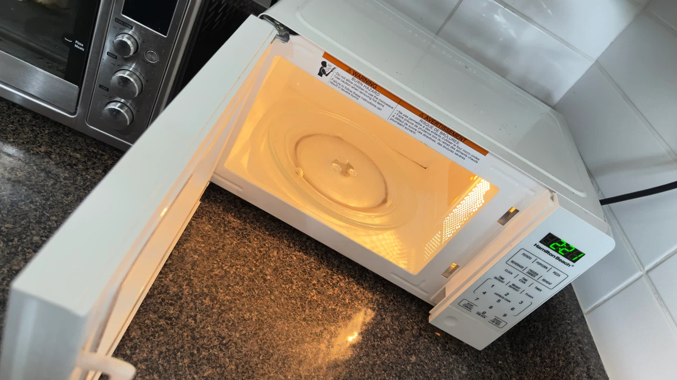 Move-Out Sale – Hamilton Beach Microwave - photo 2