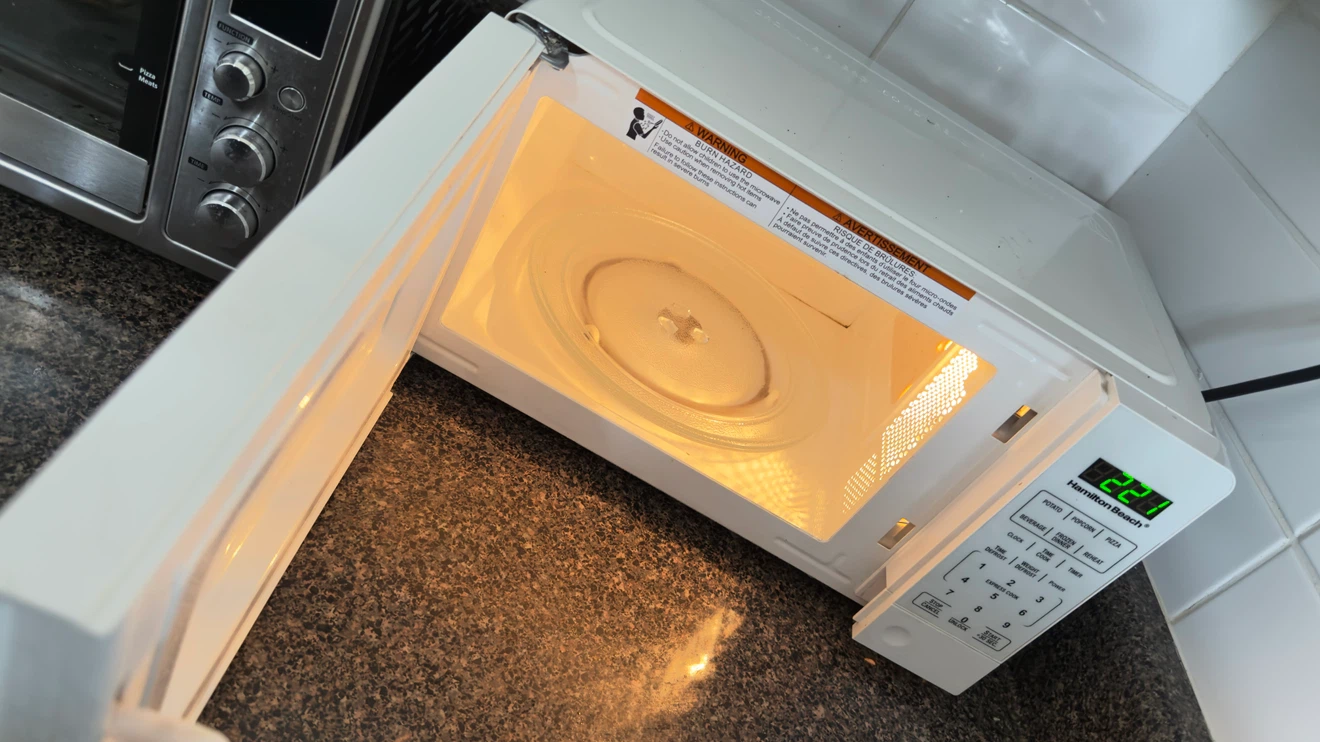 Move-Out Sale – Hamilton Beach Microwave - photo 3
