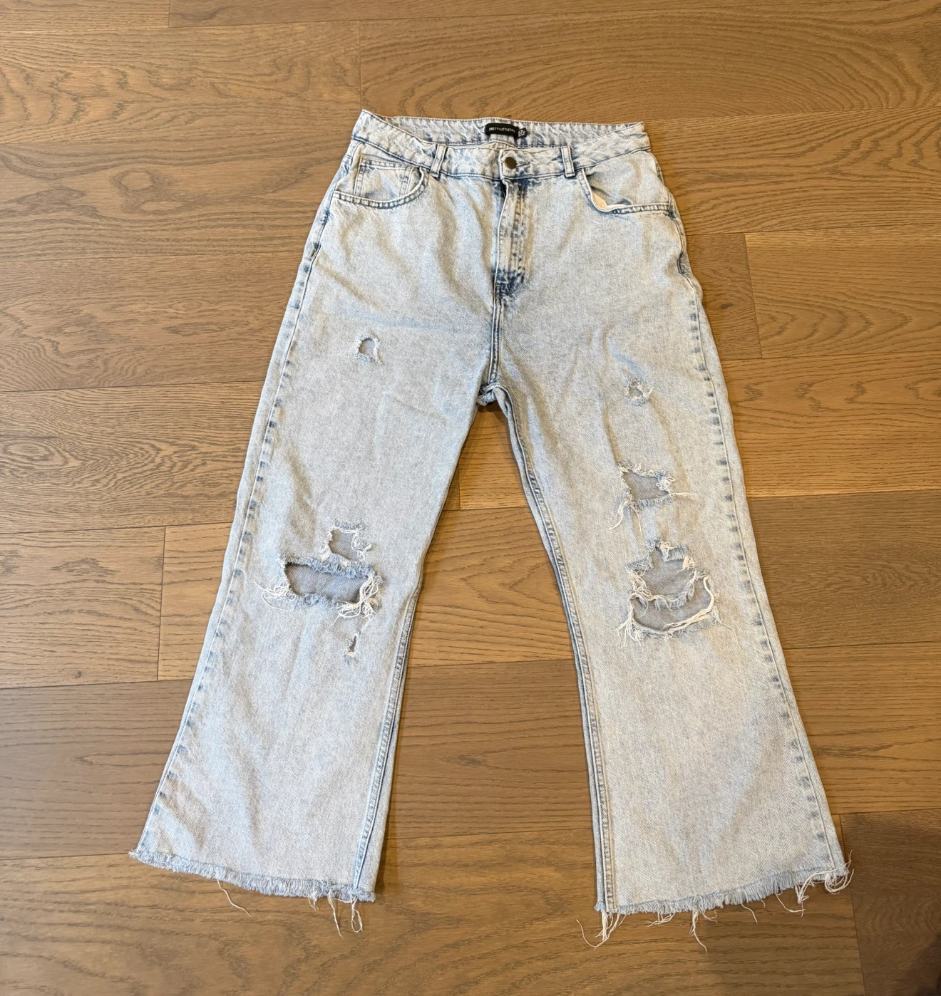 Light Wash Ripped Jeans