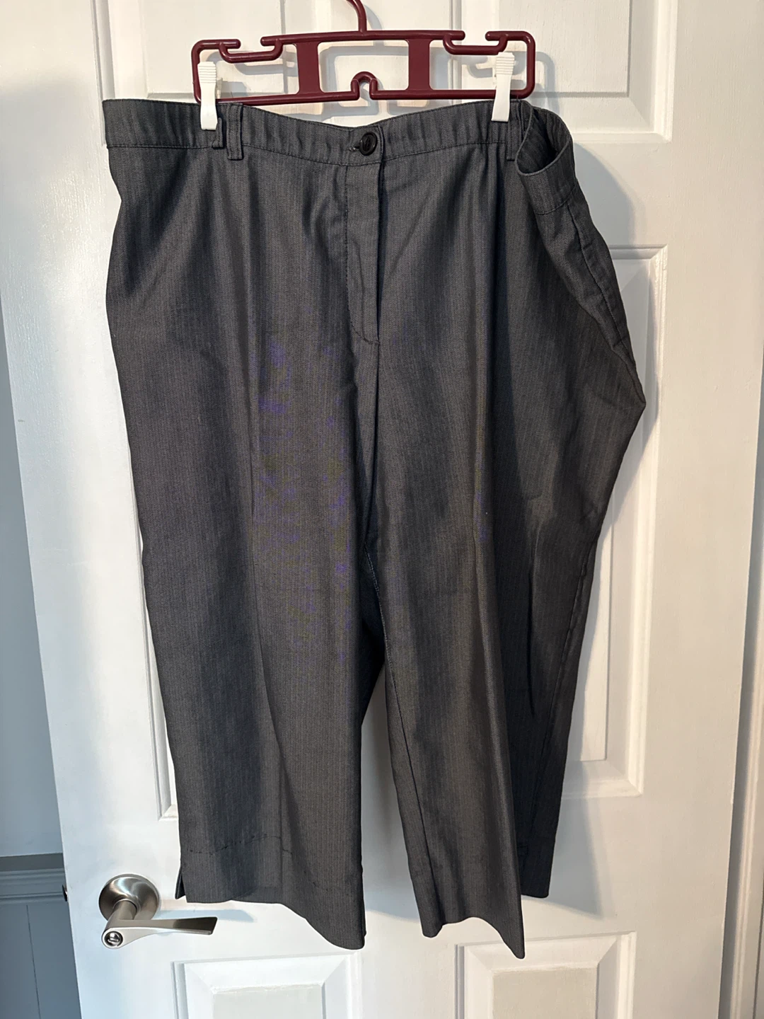 S.C. & CO. Sportswear Grey capri Pants