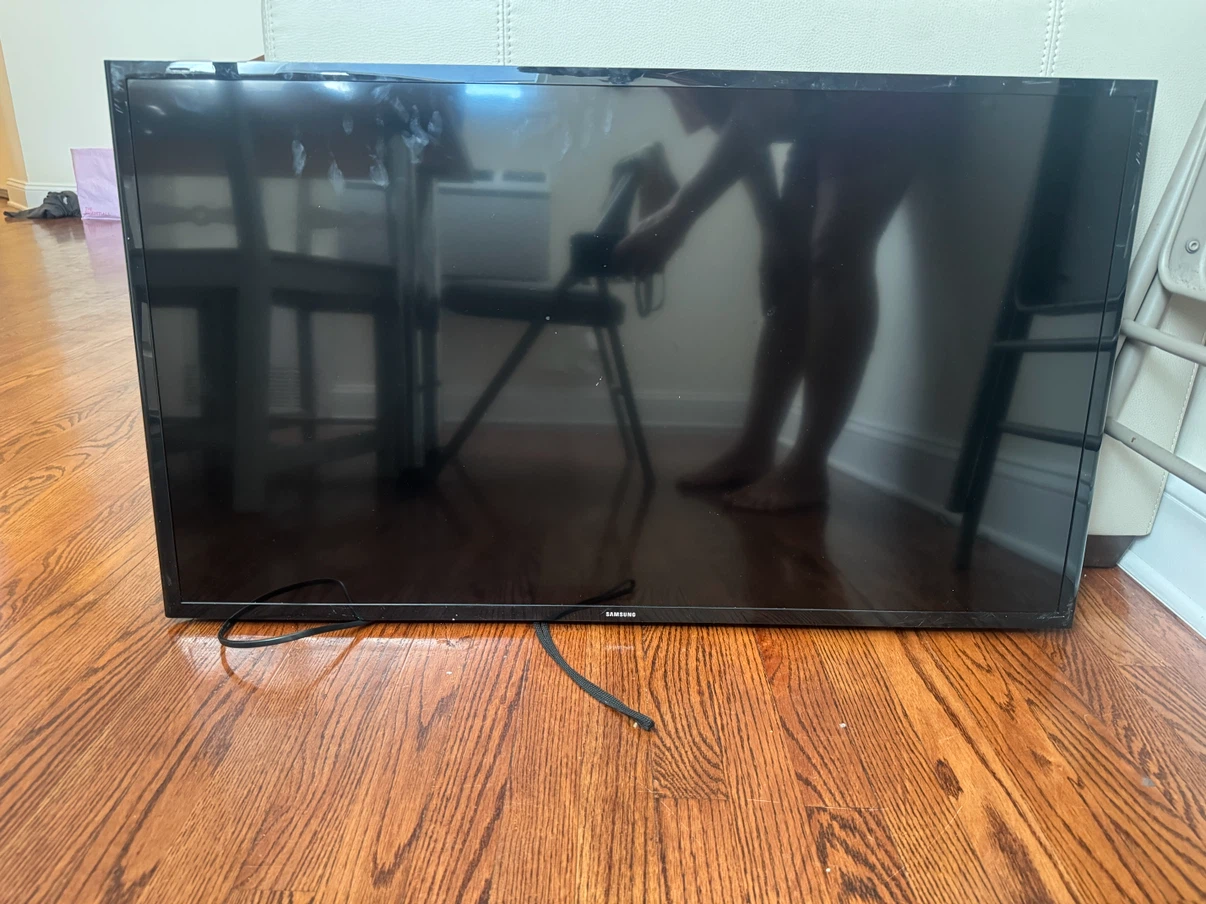 Samsung Black Flat Screen TV 40 “