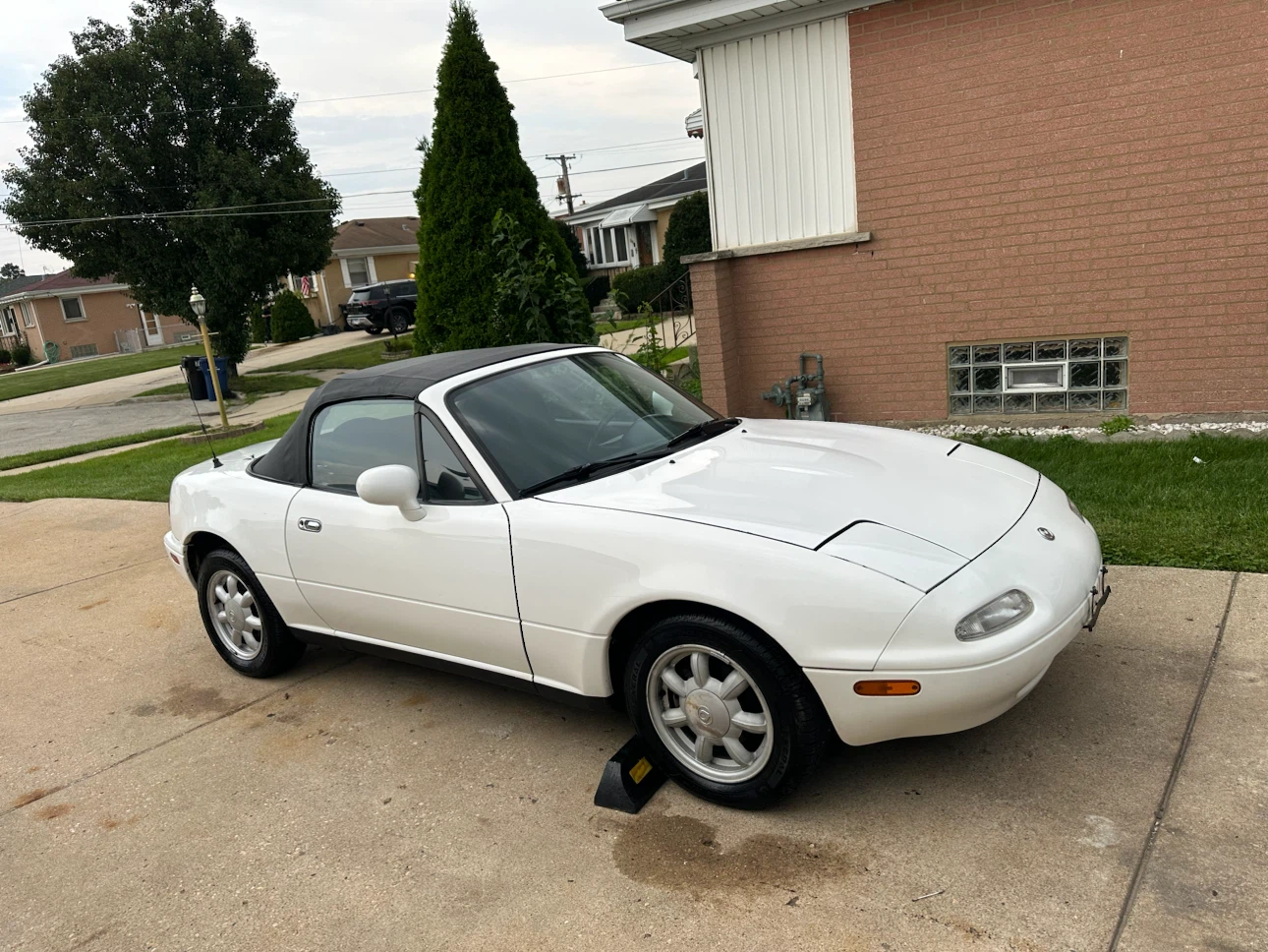 White Mazda Miata Convertible automatic