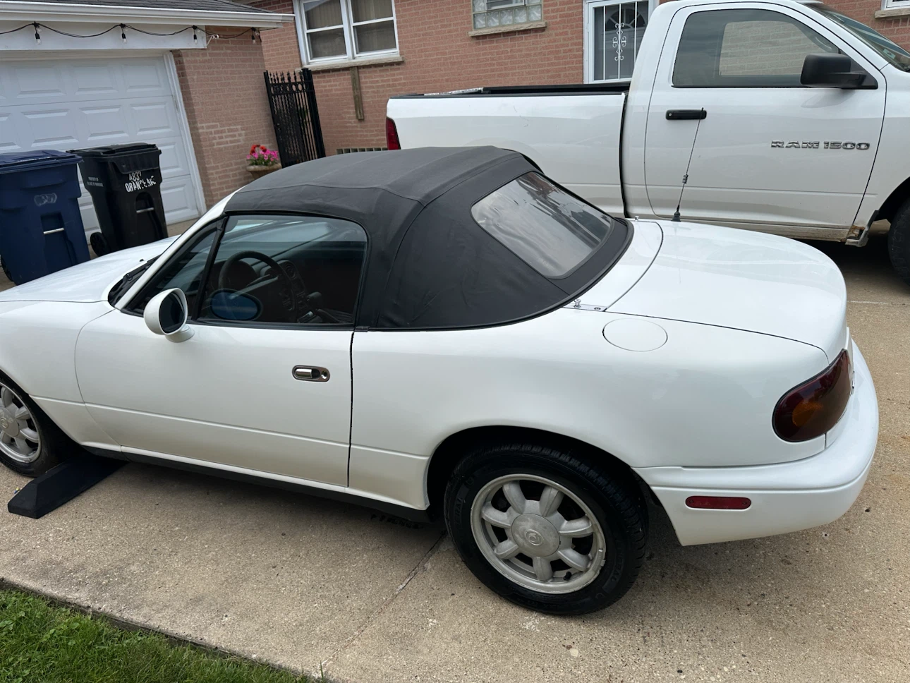 White Mazda Miata Convertible automatic - photo 2