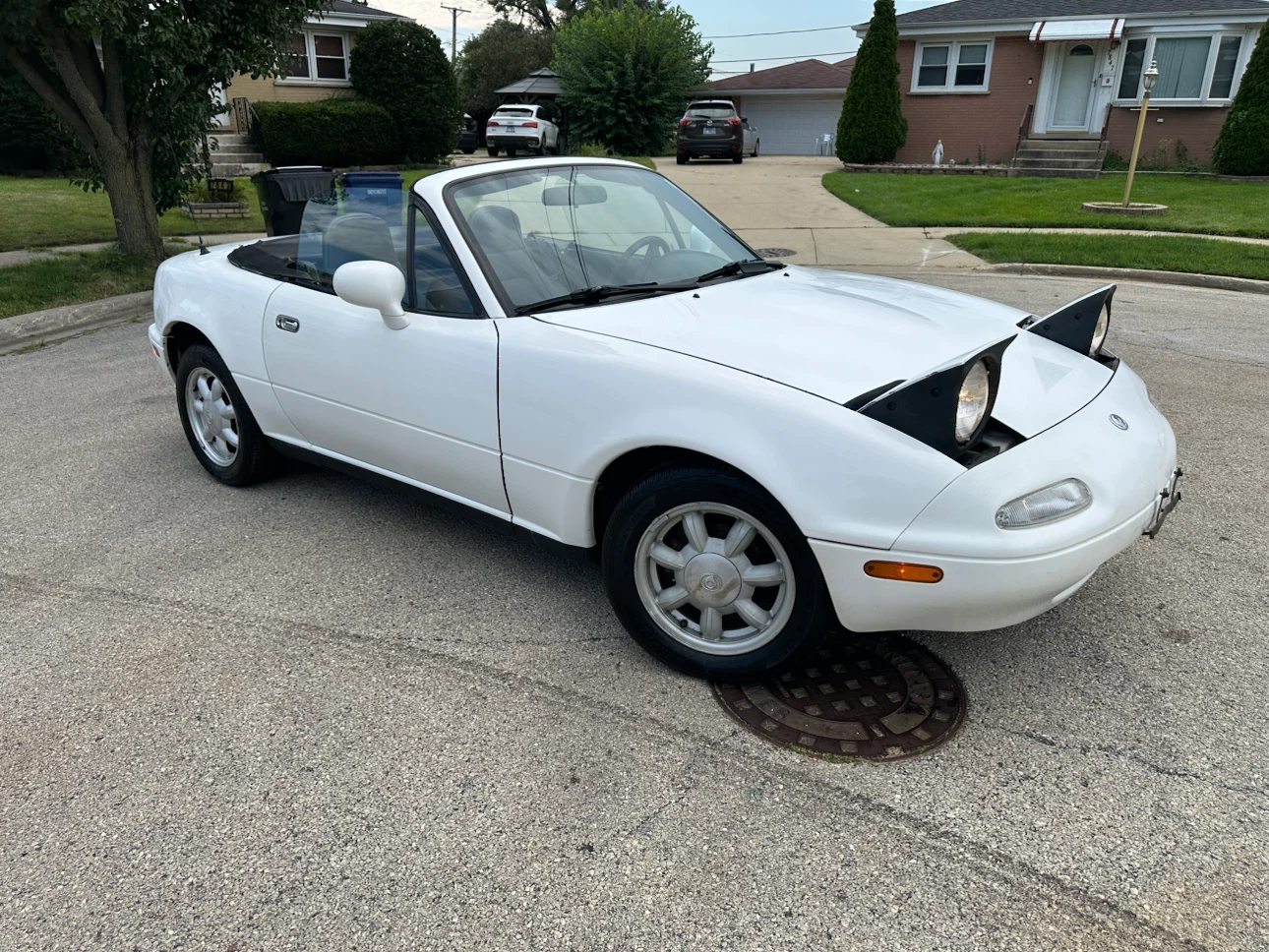 White Mazda Miata Convertible automatic - photo 3