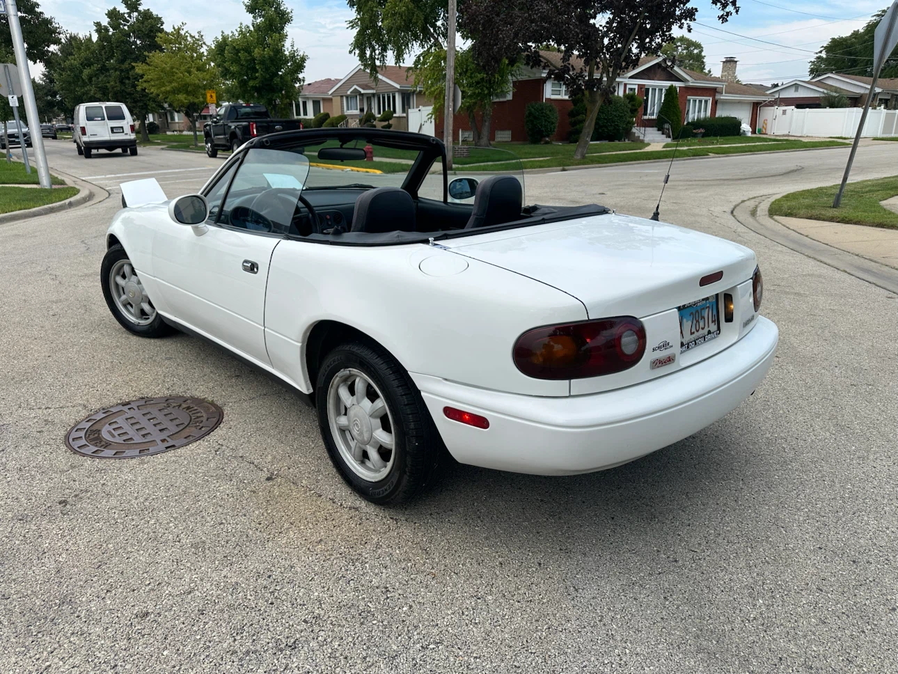 White Mazda Miata Convertible automatic - photo 5