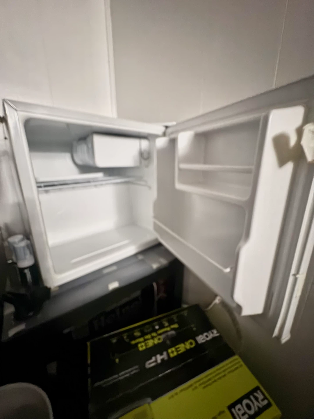 Salton Mini Fridge - photo 2