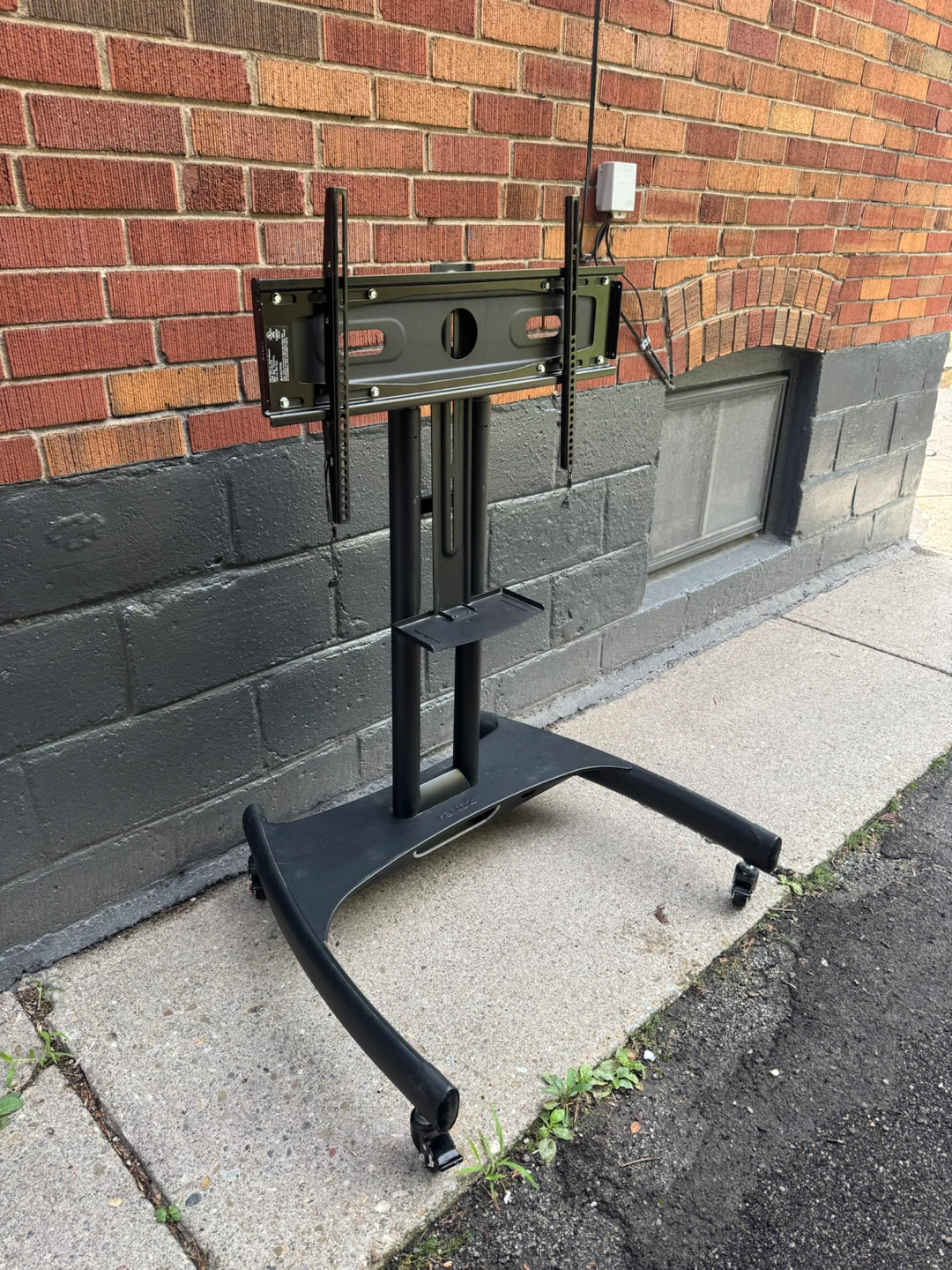 Kanto TV Cart with Mount - photo 2