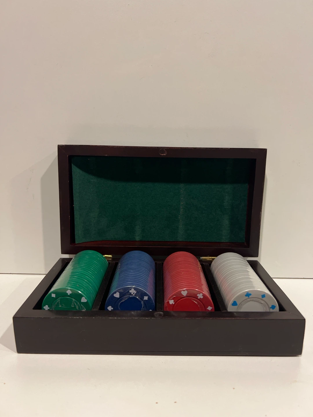 Wooden poker chip set with 100 chips