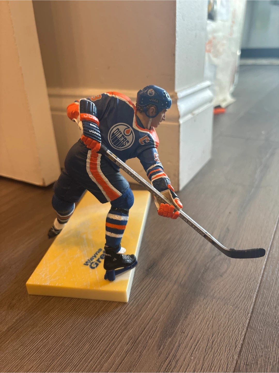 Wayne Gretzky Edmonton Oilers Hockey Figurine