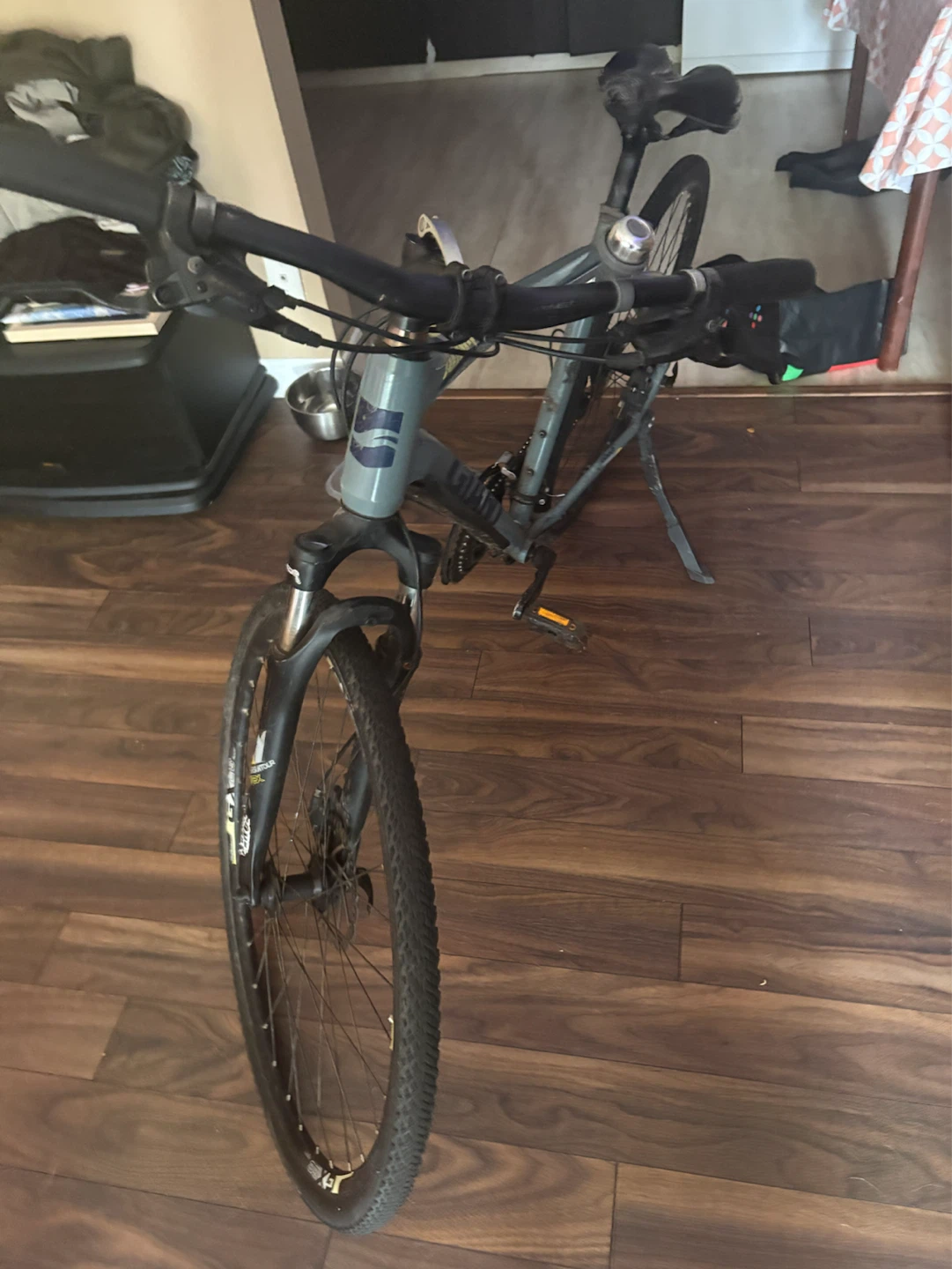 Giant grey hybrid bicycle - photo 2