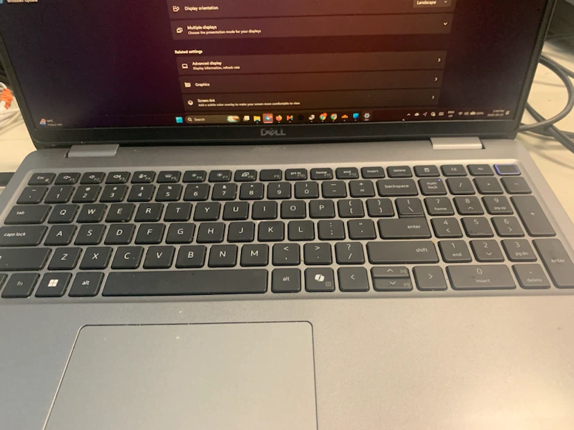 Dell Latitude 5590 Laptop - photo 5