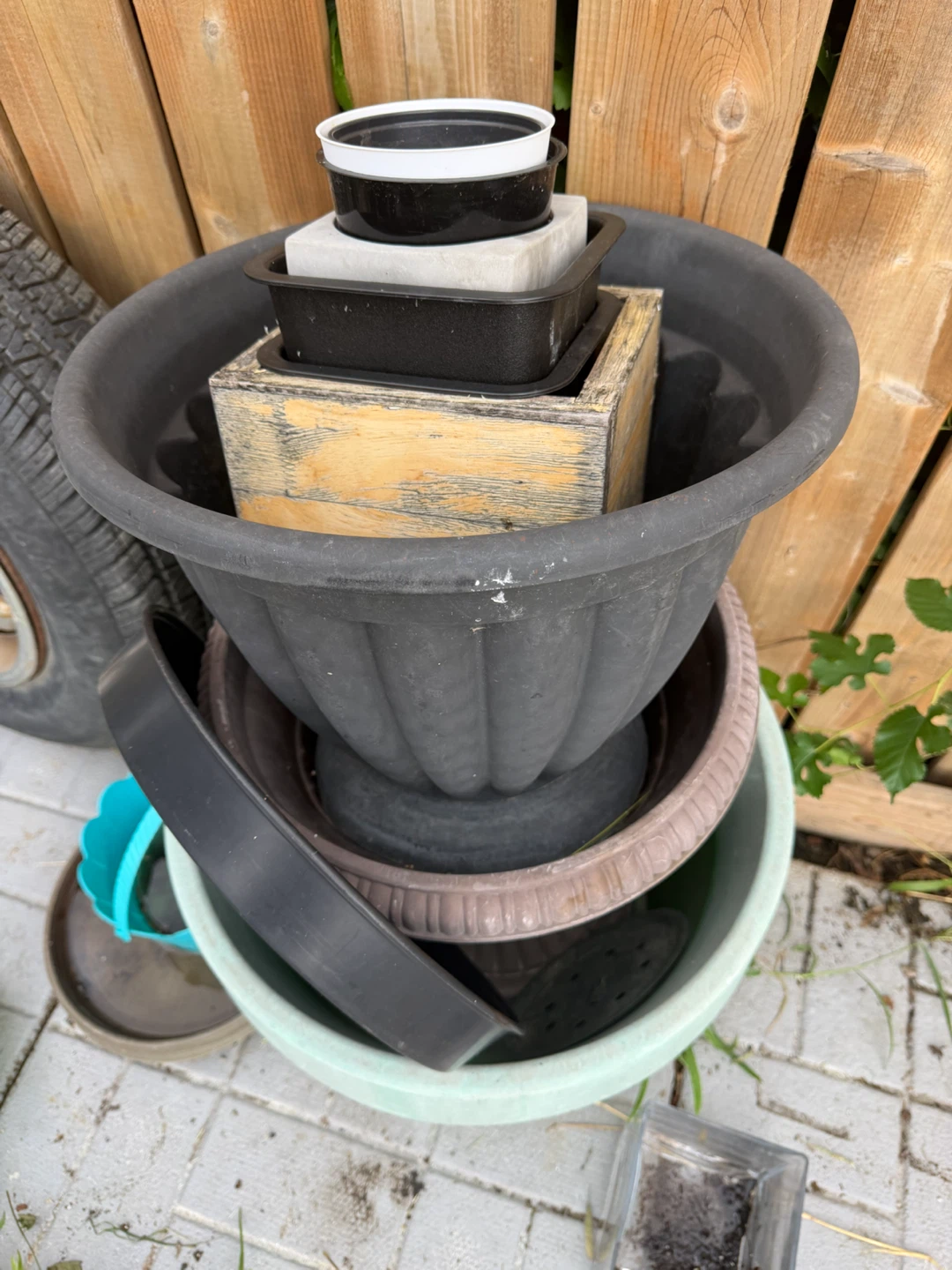 Assorted Flower Pots- all for 20$ - photo 2