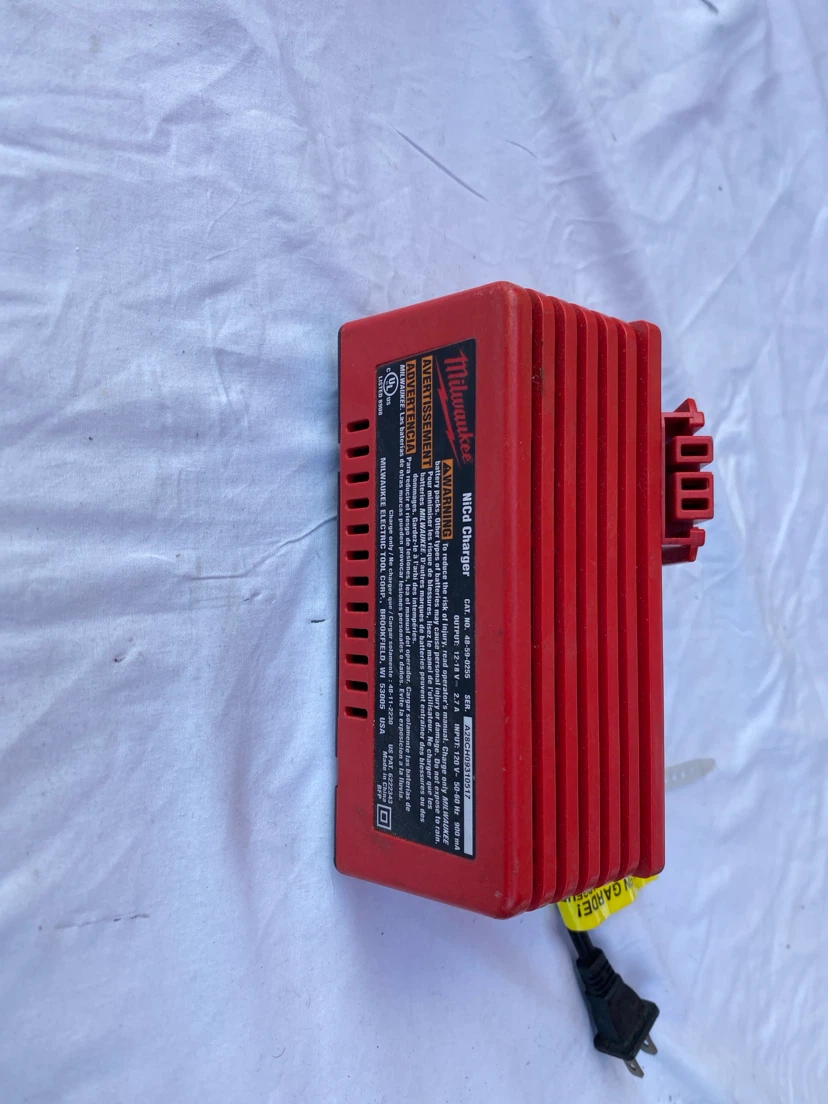 Milwaukee 18V NiCd Charger 12V-18V - photo 2