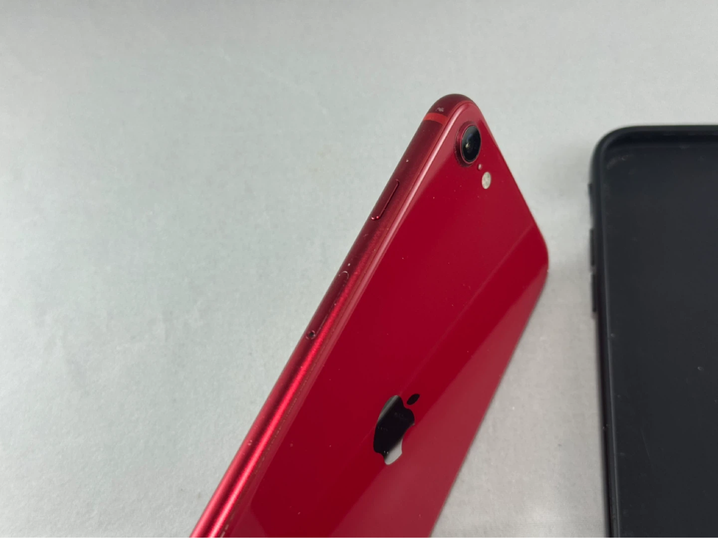 Red iPhone SE (2nd Gen) 128GB with Black Case - photo 4