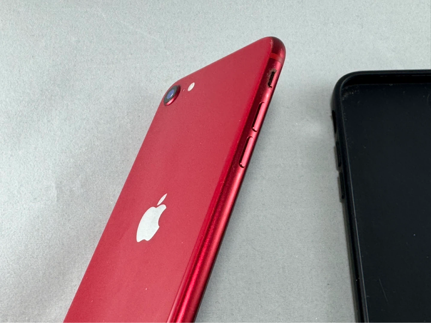 Red iPhone SE (2nd Gen) 128GB with Black Case - photo 5