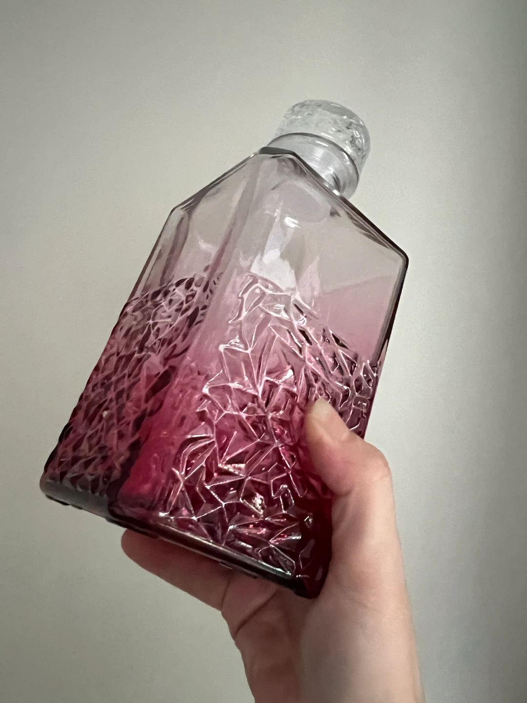 Pink textured glass decanter with stopper - photo 2