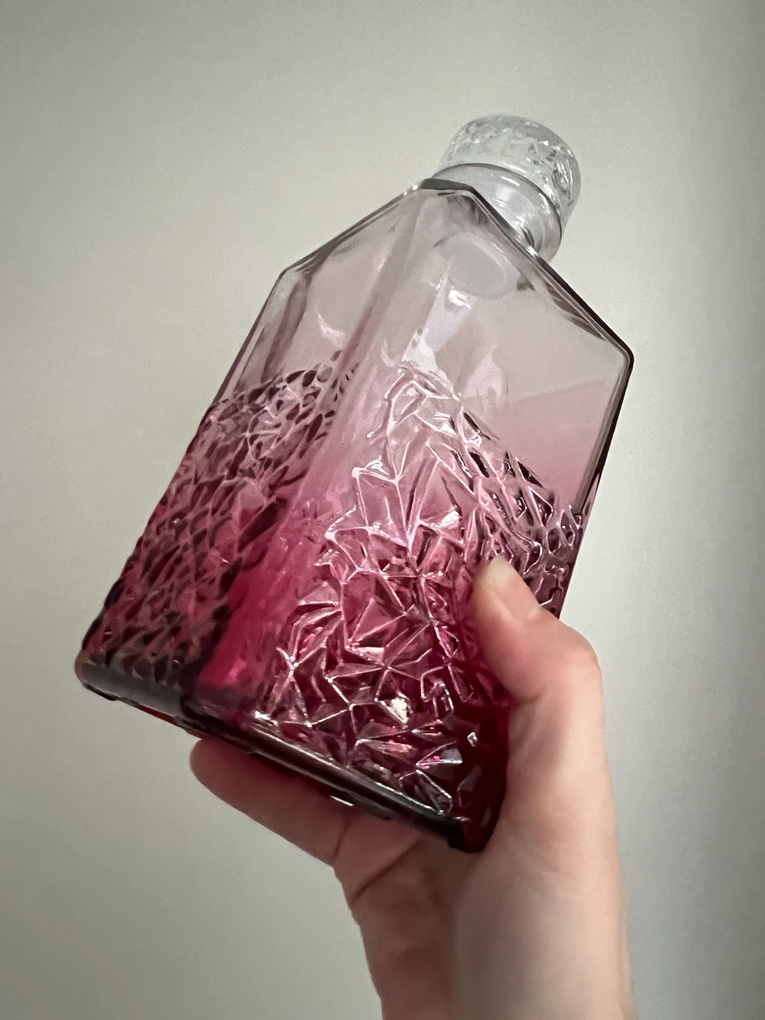 Pink textured glass decanter with stopper - photo 4
