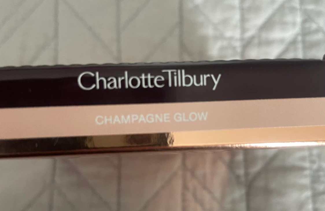 Charlotte Tilbury Hollywood Glow Glide Face Highlighter - photo 4