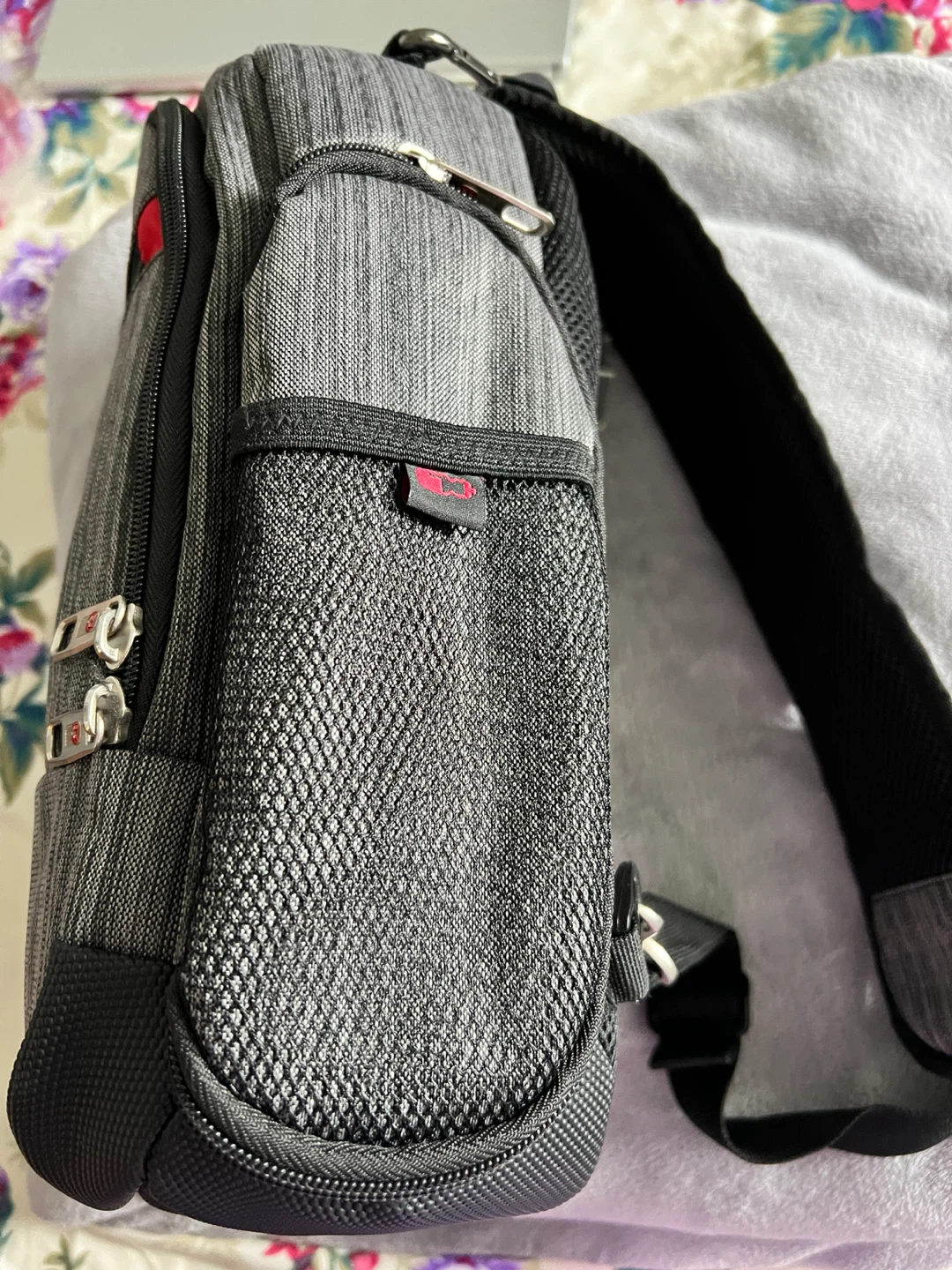 Swiss Gear Camera DSLR Sling Backpack SWA2336B - photo 3