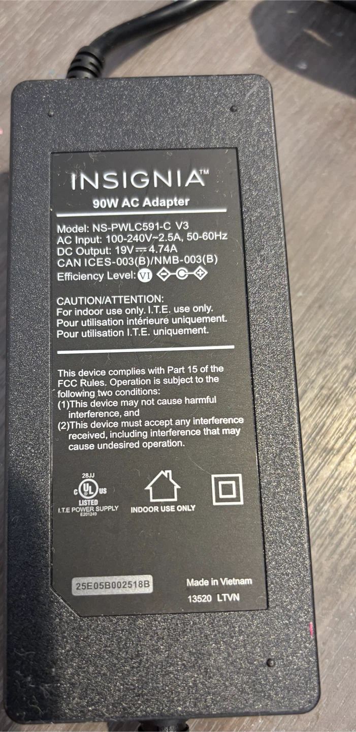 Insignia Universal 90W Laptop Charger - photo 4