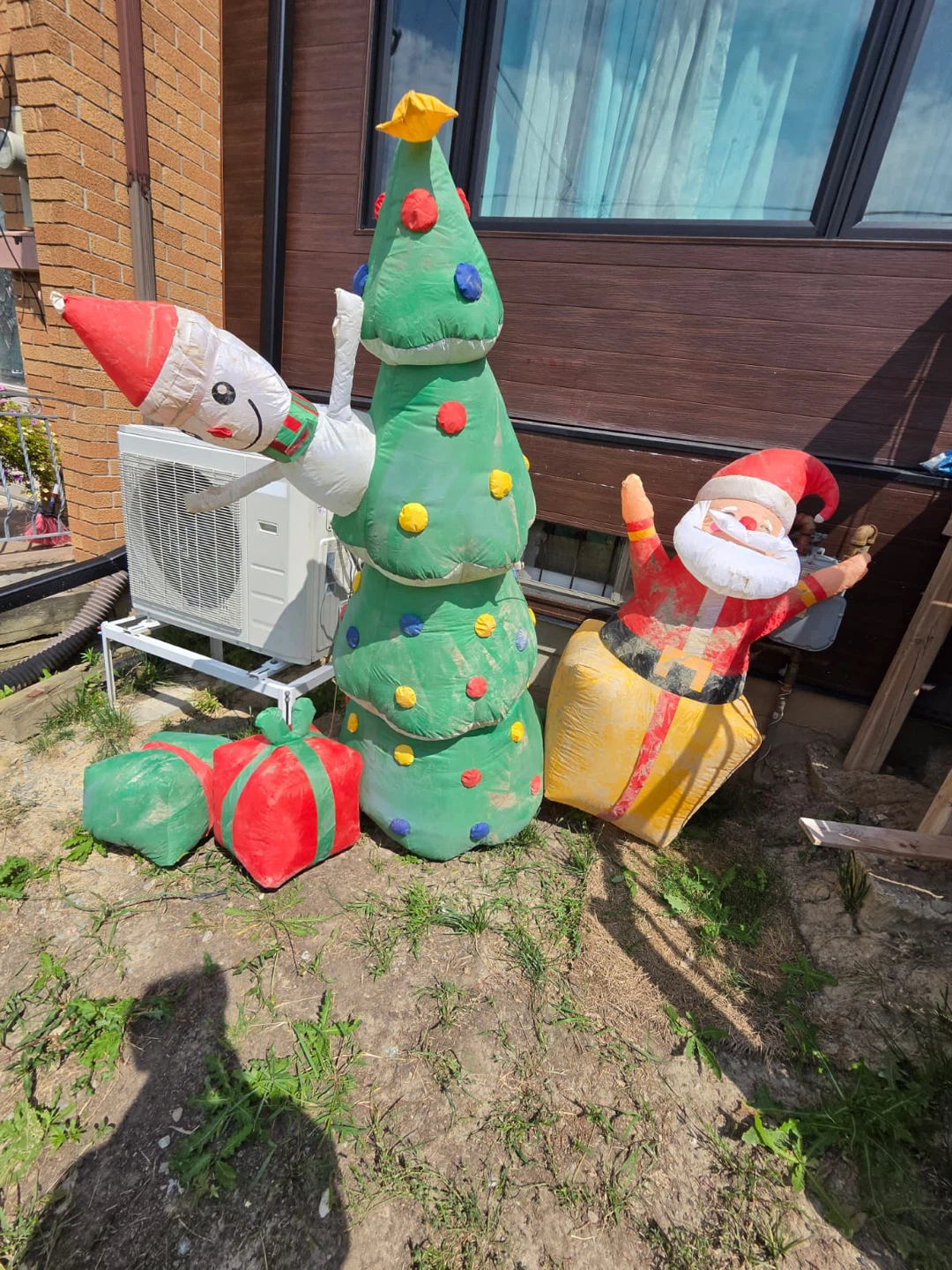 Inflatable Santa Claus and Christmas Tree Decoration