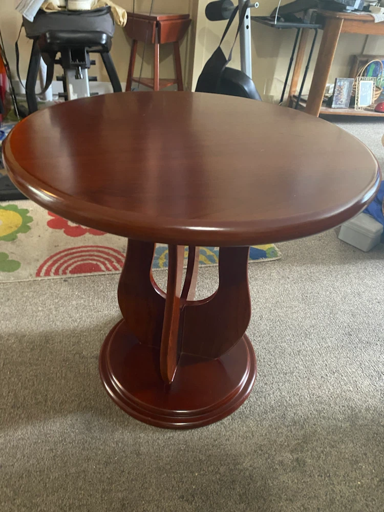 MINT SOLID OAK RED STAIN END TABLE - photo 2