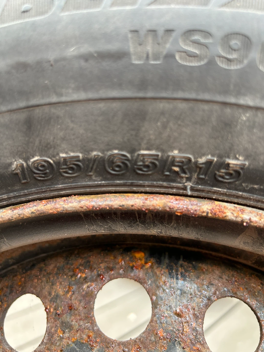 Bridgestone Blizzak WS90 Winter Tire 195/65R15 - photo 2