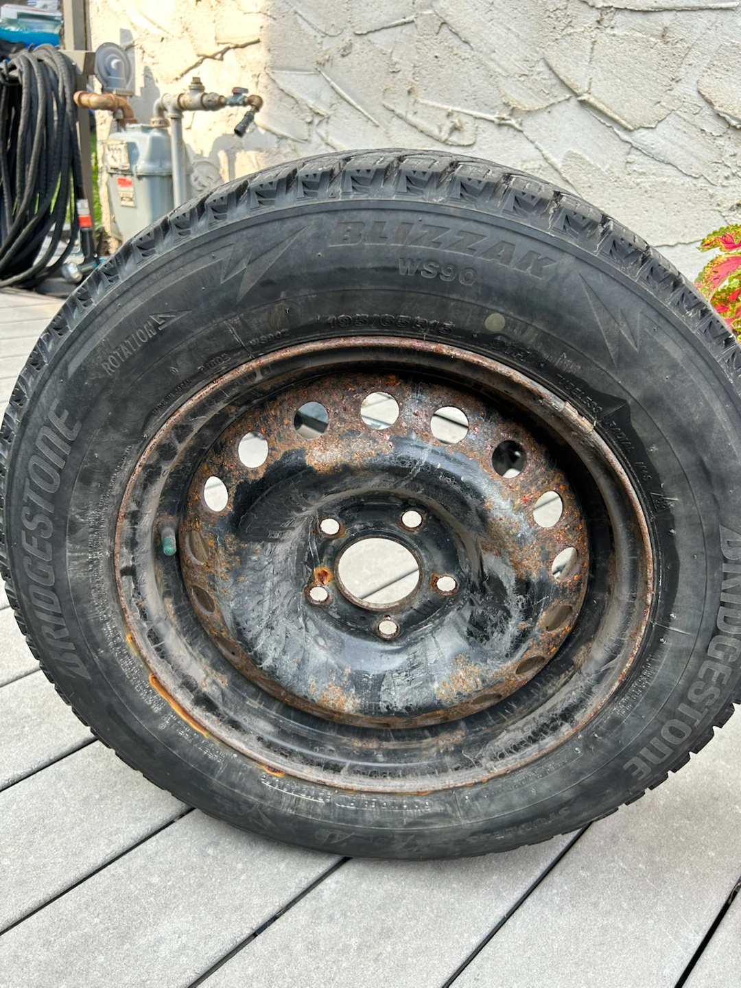 Bridgestone Blizzak WS90 Winter Tire 195/65R15 - photo 4