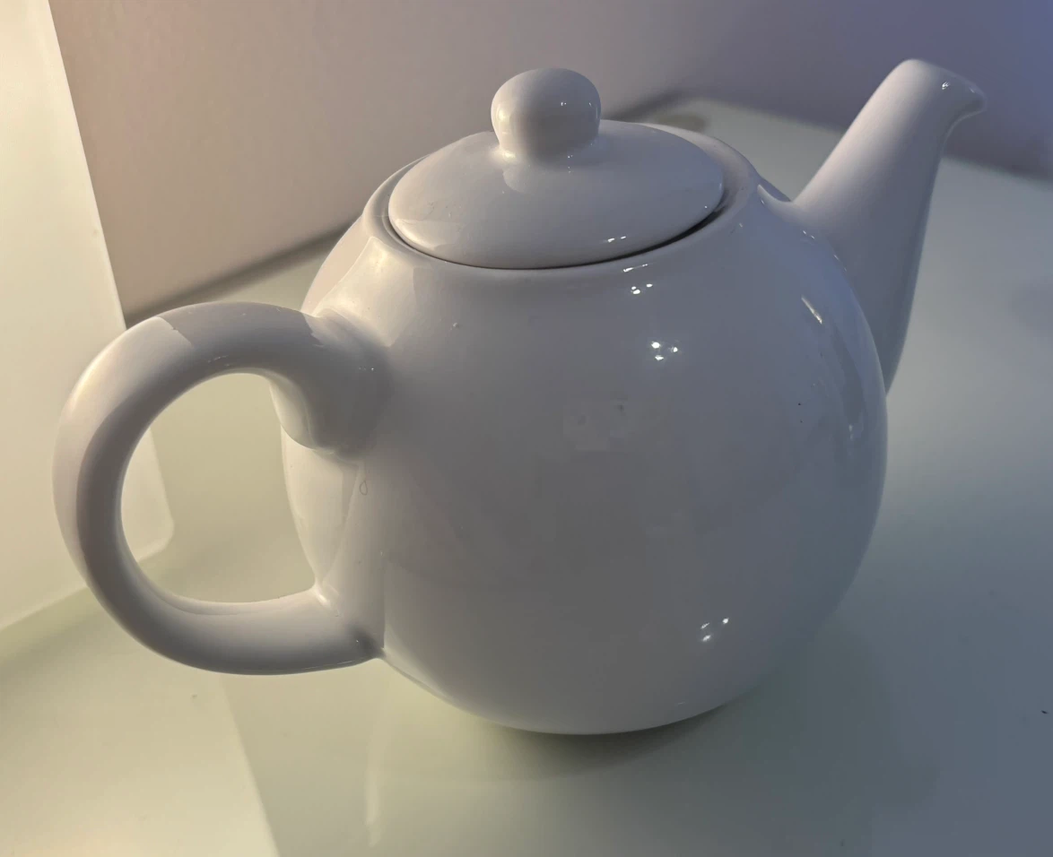 White Ceramic Teapot - photo 2