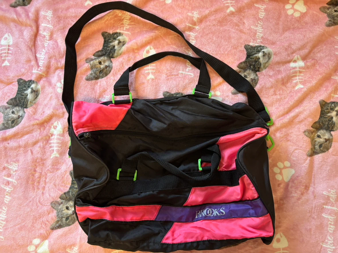 Brooks Duffel Bag - Black/Pink