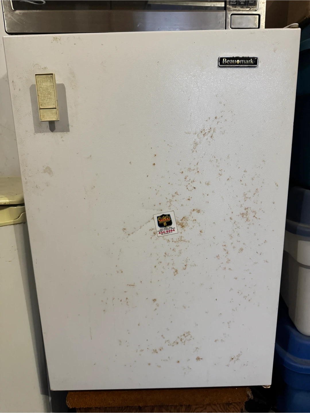 Beau mark Mini Fridge