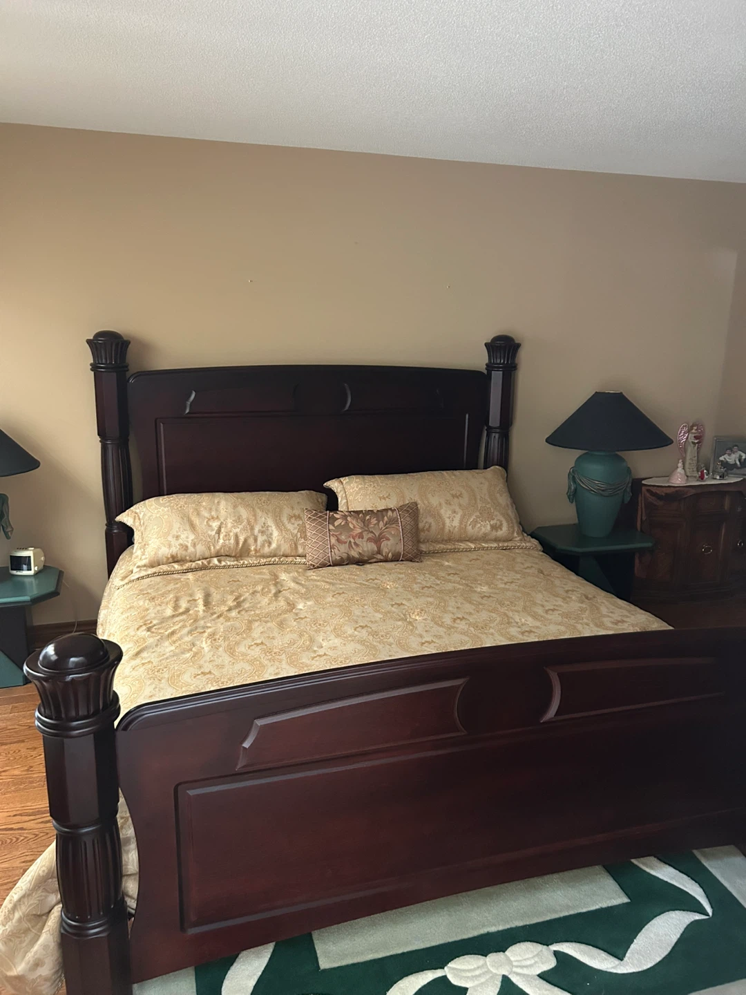Traditional dark maple wood King bedroom set - photo 4