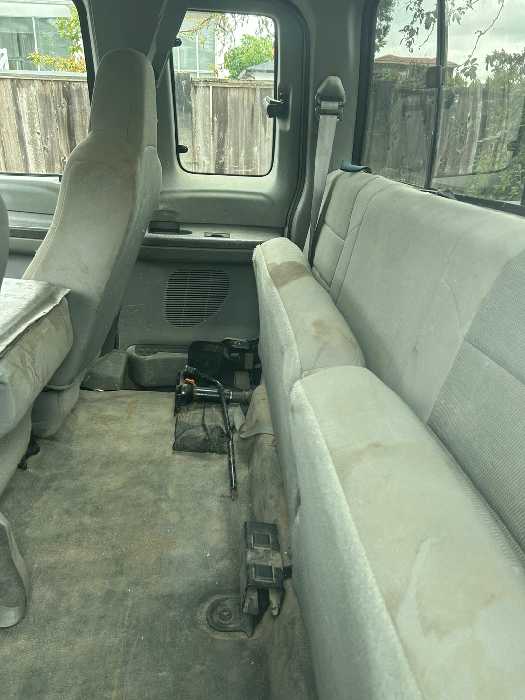 White Ford F-250 Pickup Truck 4x4 - photo 4