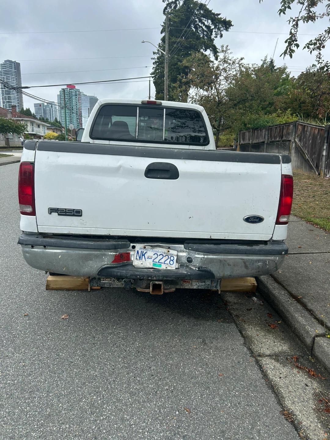 White Ford F-250 Pickup Truck 4x4 - photo 5