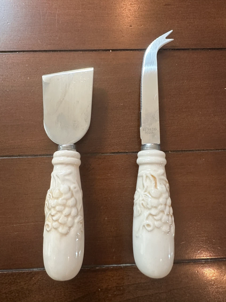 Cheese Knife Set with Ceramic Grape Handles