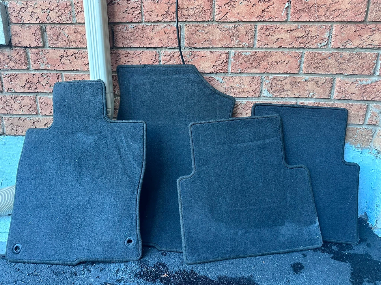 Set of 4 Black Carpet Floor Mats - photo 2