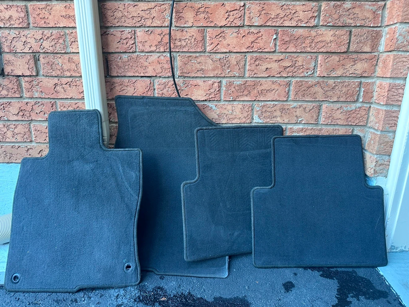 Set of 4 Black Carpet Floor Mats - photo 3