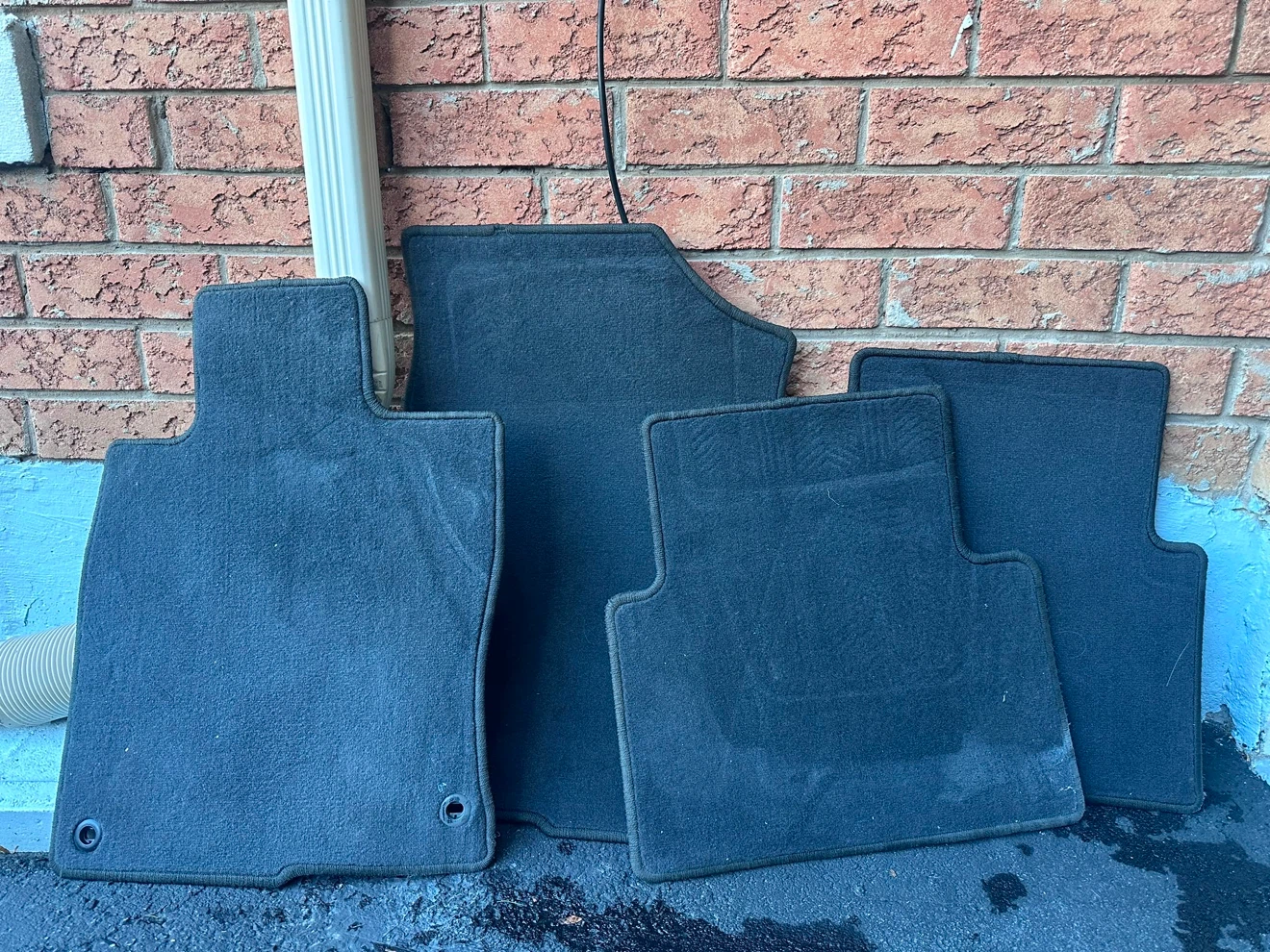 Set of 4 Black Carpet Floor Mats - photo 4