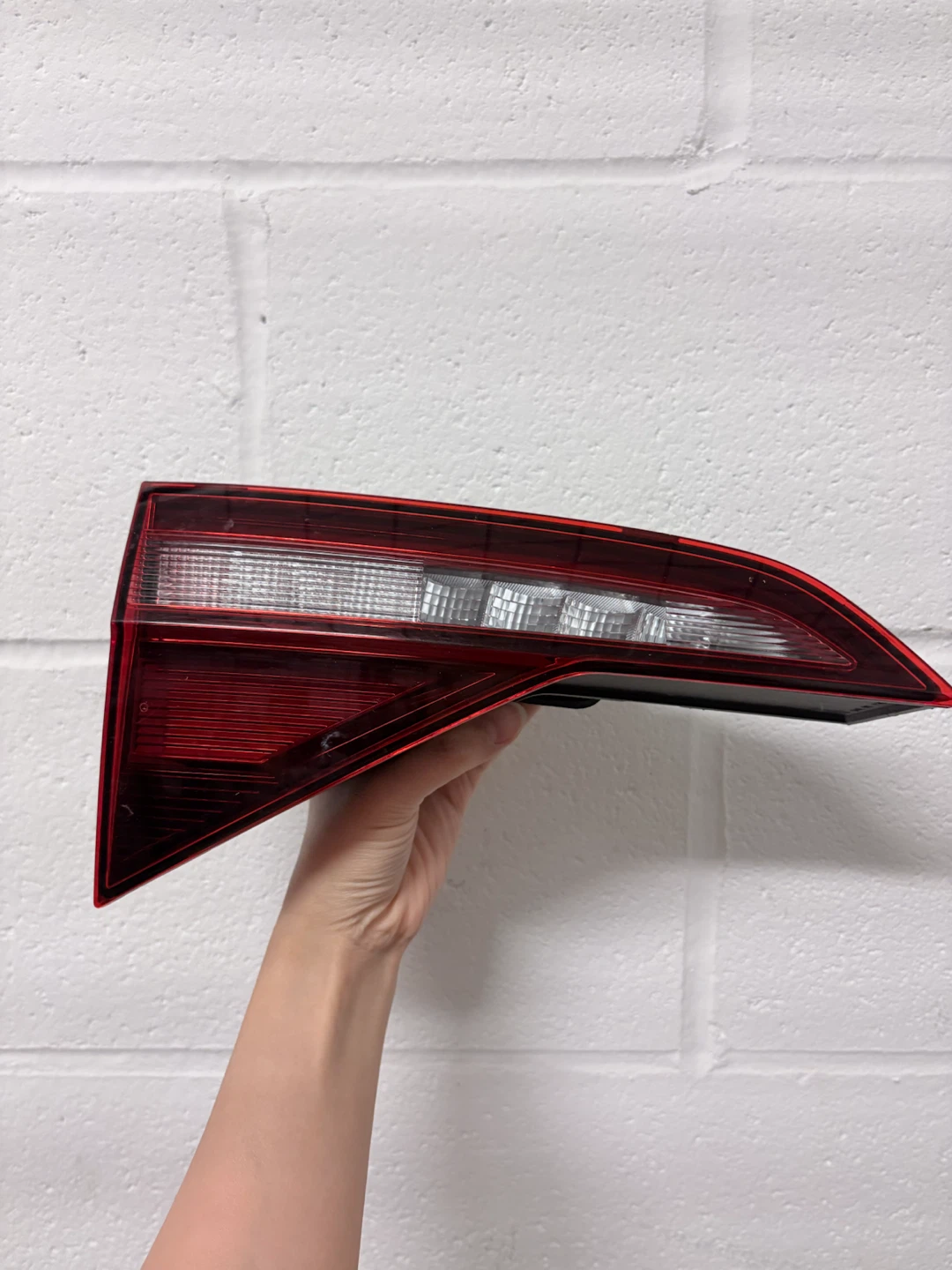 Volkswagen Jetta Inner Tail Light for Sale - photo 4