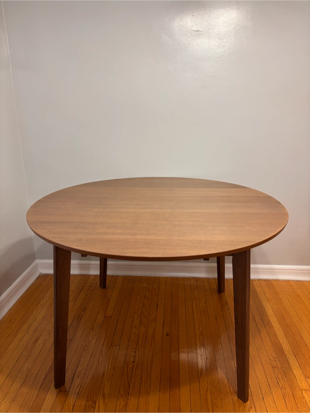 Extendable Round Dining Table (Structube)