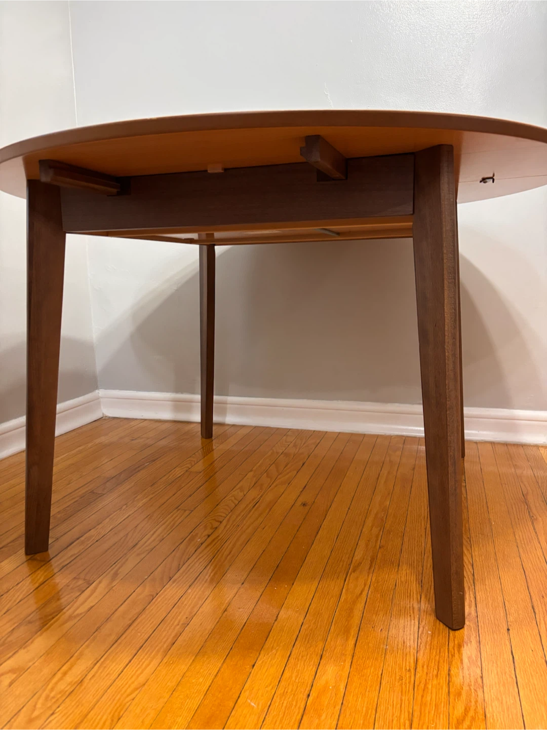 Extendable Round Dining Table (Structube) - photo 3