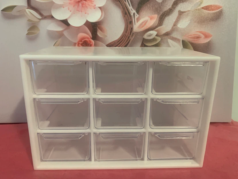 Assorted Storage Bins: See below 👇