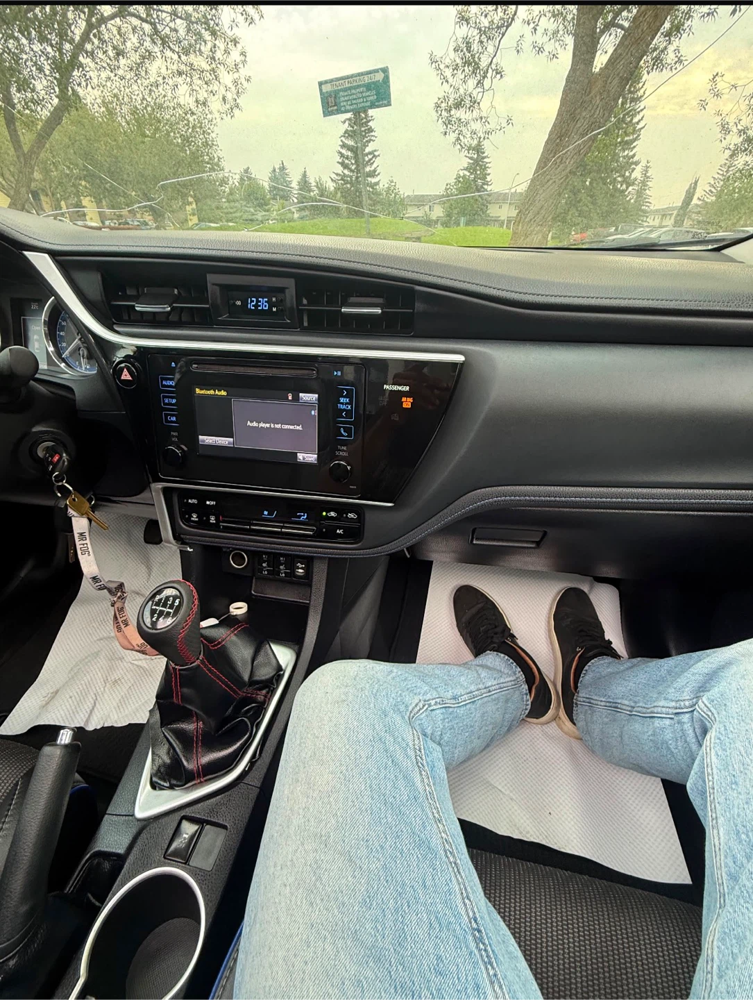 2017 Toyota Corolla SE Sedan - photo 4