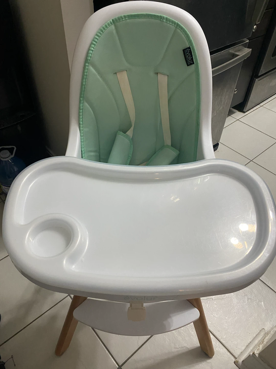 Évolur High Chair with Tray